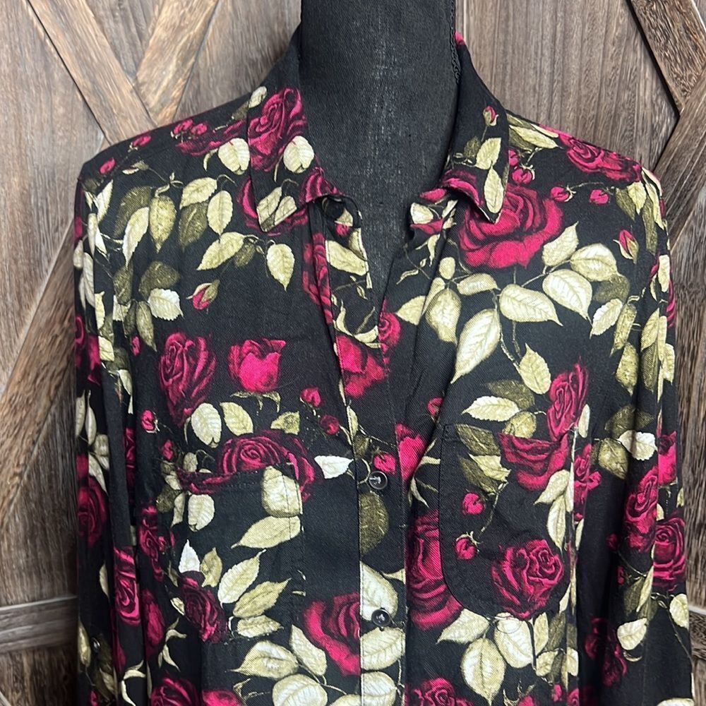 Rock & Republic button up top - Picture 2 of 7